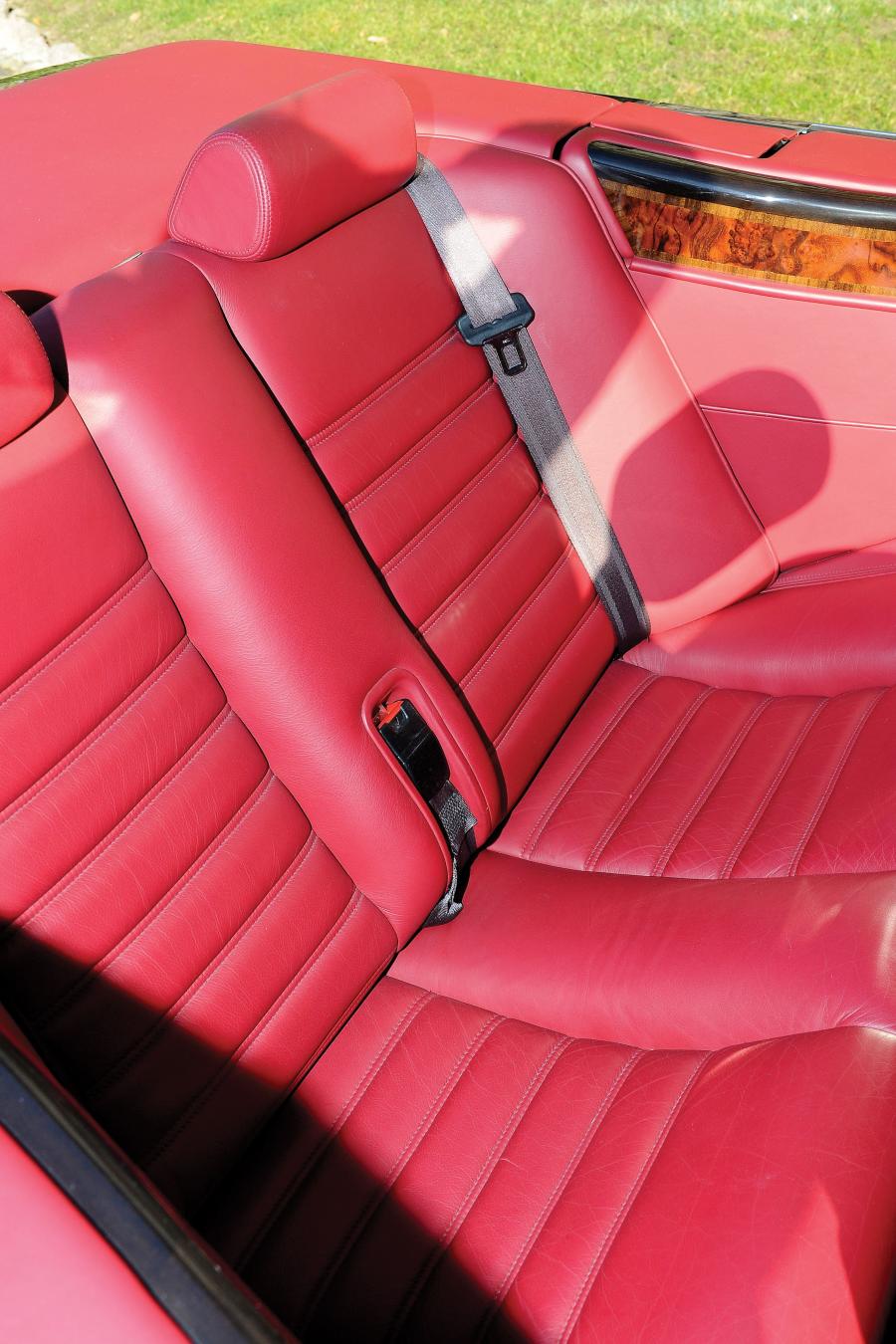 Интерьер Bentley Azure Turbo 1996 года  (фото 5 из 15)